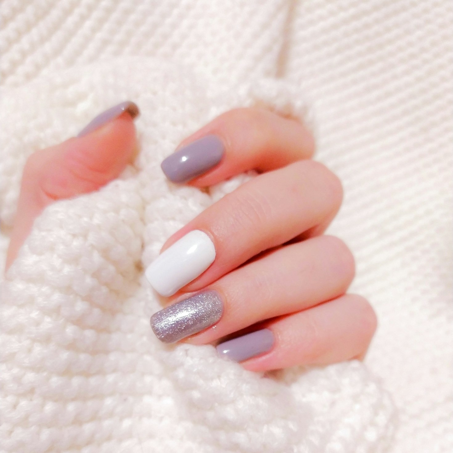 Read more about the article The Hottest Seasonal Nail Colors for Indonesian Summers